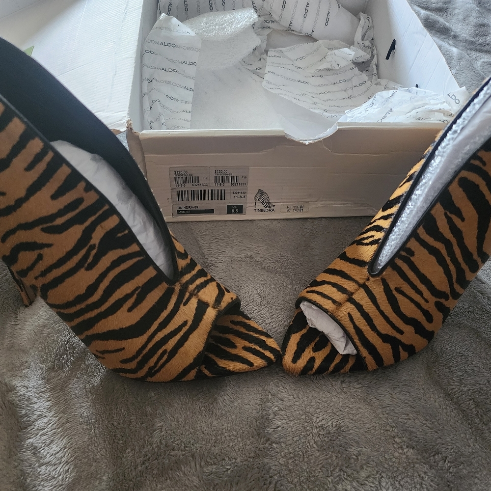 Heels - Picture 3 of 3